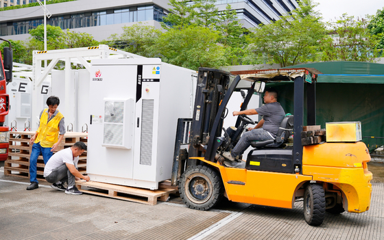 Lưu trữ pin mặt trời ngoài trời 500kW/811.2kWh Tất cả trong một pin lithium ion để lưu trữ năng lượng mặt trời