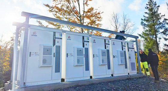 Pin lithium mặt trời chứa 215Kwh để lưu trữ năng lượng điện áp cao trong các ứng dụng công nghiệp và thương mại
